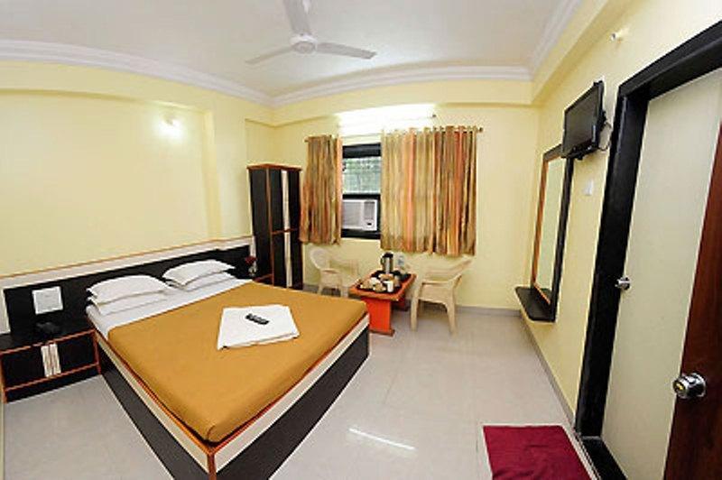 Sai Ganesh Hotel Shirdi Room photo