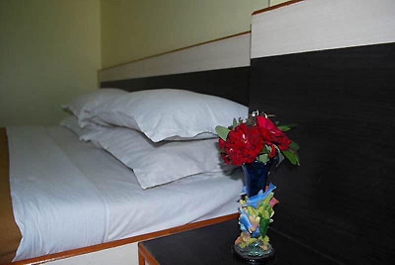 Sai Ganesh Hotel Shirdi Room photo