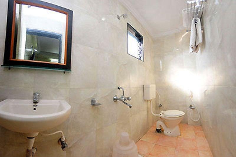 Sai Ganesh Hotel Shirdi Room photo
